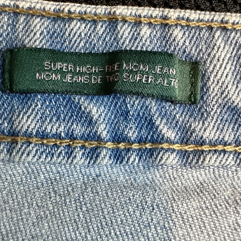 Wildβ Fable Super High-Rise Mom Jeans β Distressed Light Wash β Size 18 - Picture 5 of 14